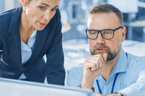 An analyst talking to a coworker