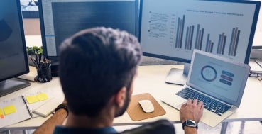 A person analysing big data