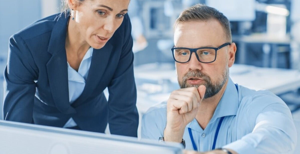 An analyst talking with a coworker