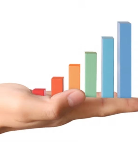 A hand holds colorful bar graphs, symbolizing how descriptive analytics brings quantitative insights and clear visualization from raw data.