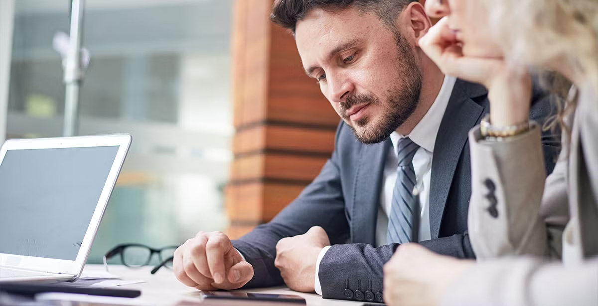 Two coworkers in a discussion